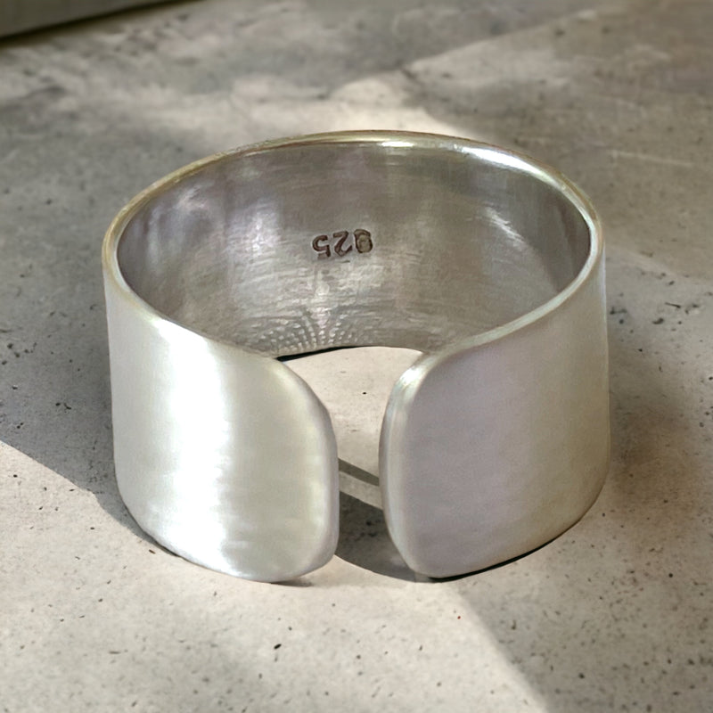 925 Sterling Silber Minimalistischer Größenverstellbarer Ring - Handgebürstete Oberfläche"