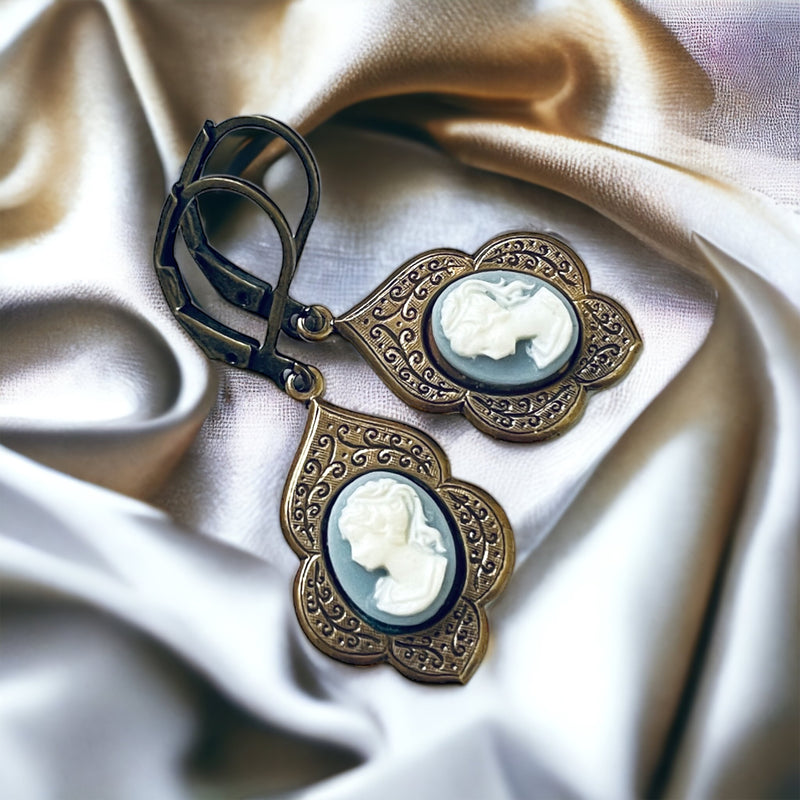 Antik-inspirierte Bronze Ohrringe mit Damen Kamee Cabochons im viktorianischen Stil - VINOHR-43