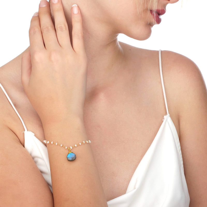 Gem bracelet with peridot drops
