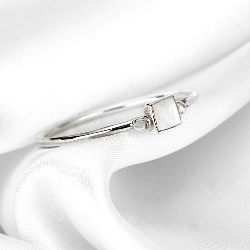 925 Sterling Silver Square Ring Pearl Mutton - RG925-28