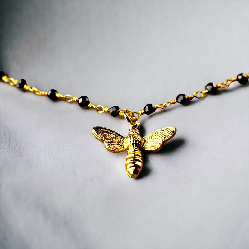 Gold bumblebee bracelet with onyx - gemstone bracelet with petite bees pendant - Retarm 46