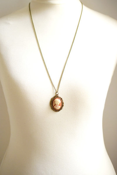 Baroque lady chain in vintage style