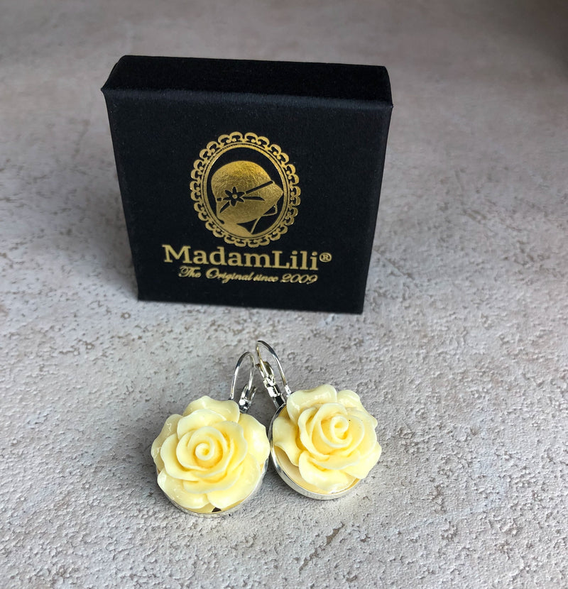 Spring roses earrings in vintage style