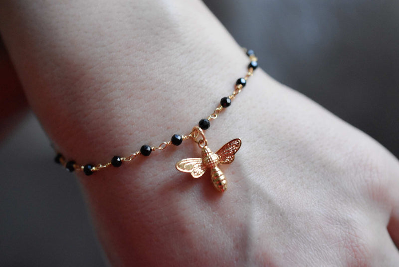 Gold bumblebee bracelet with onyx - gemstone bracelet with petite bees pendant - Retarm 46