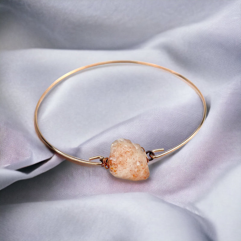 Rosè gilded bangle with carnelol