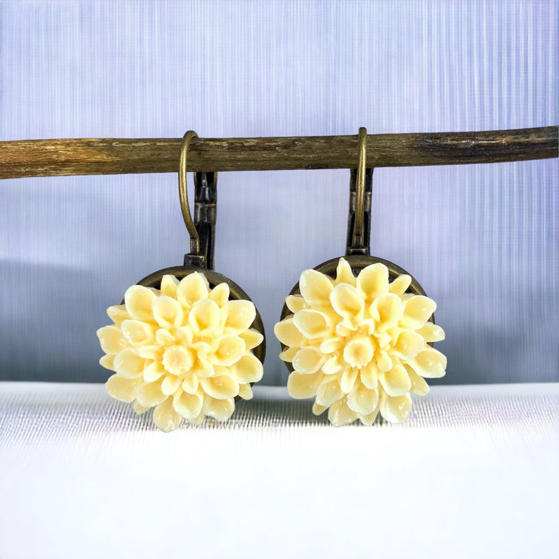 Chrysanthemum earrings in vintage style
